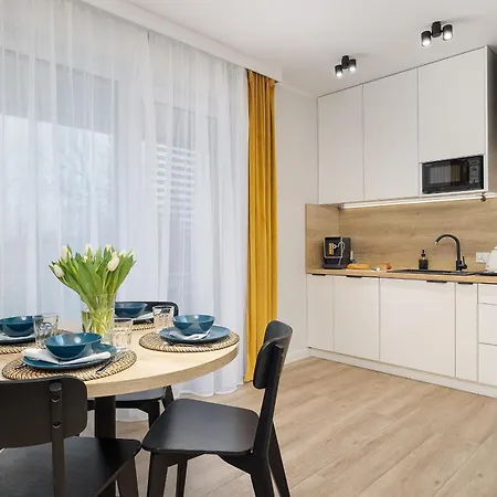 Coast With Large, Furnished Balcony In By Renters Appartamento *