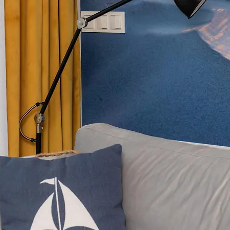 Coast With Large, Furnished Balcony In By Renters