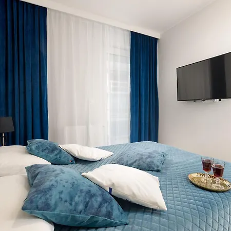 Appartamento Coast With Large, Furnished Balcony In By Renters