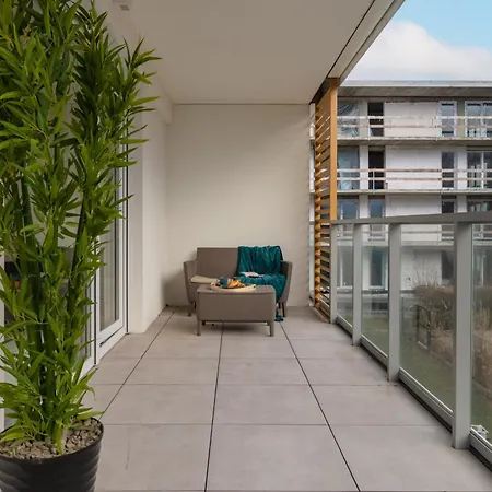 Appartamento Coast With Large, Furnished Balcony In By Renters